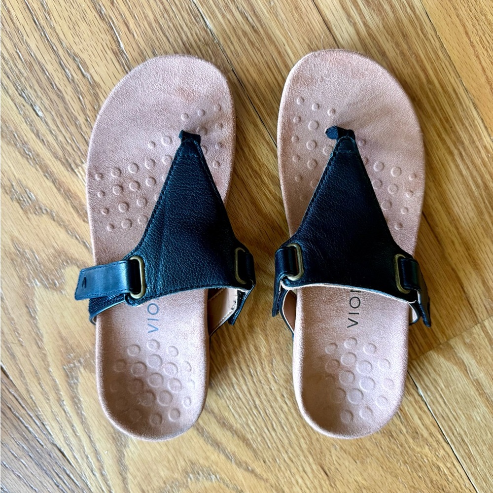 Vionic Wanda Black Leather T-strap Thong Toe Post Sandals, 7